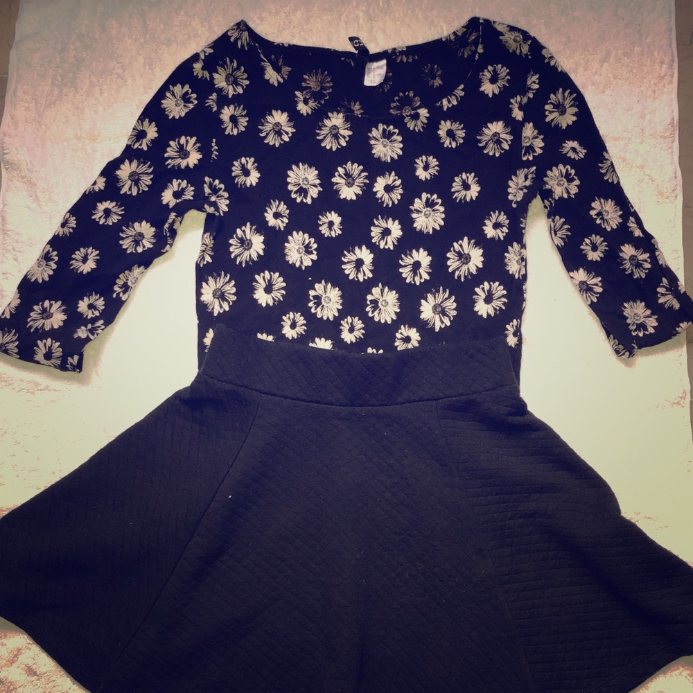 Crop top flower 🌸 shirt and black skater skirt